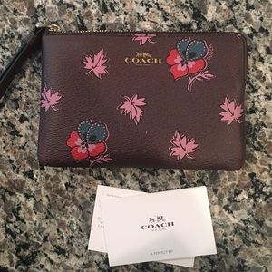 COACH floral wristlet-new w/tags